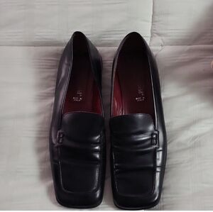 Charles & David Womans Sport Loafers  Italian Made 🇮🇹 38 Euro 7.5 USA